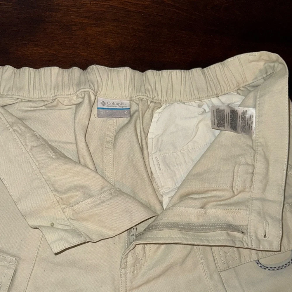 Columbia Men's Cream PFG Cargo Shorts - Large - Picture 2 of 8